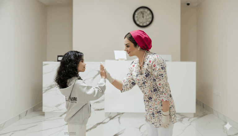 دکتر سمانه شیرانی با کودک